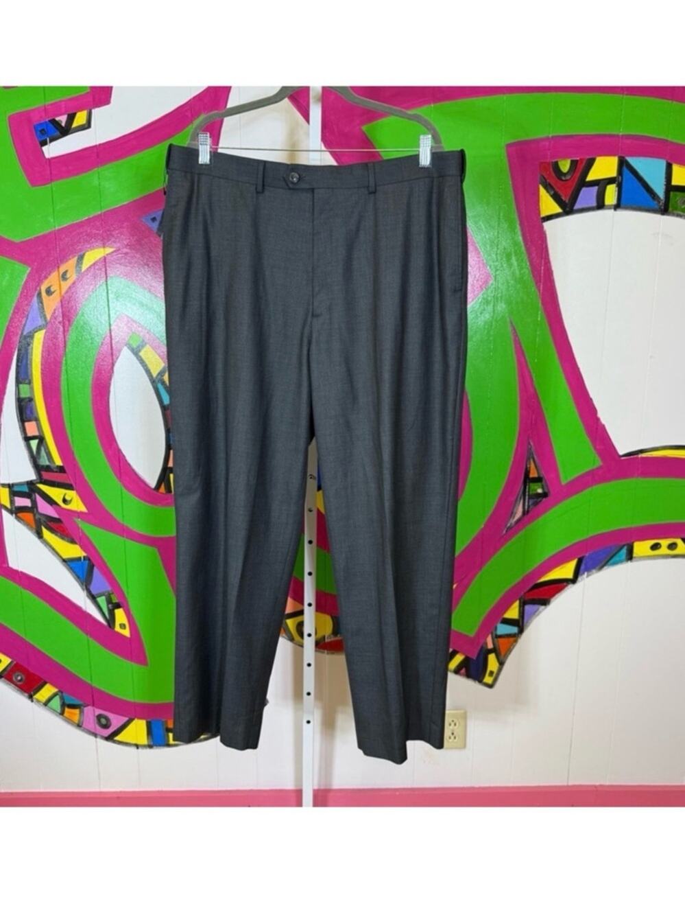 Roundtree & Yorke Easy Care Pants. Size 40x30. In excellent condition!